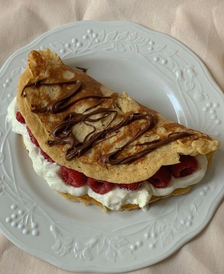 Decorating pancakes for events